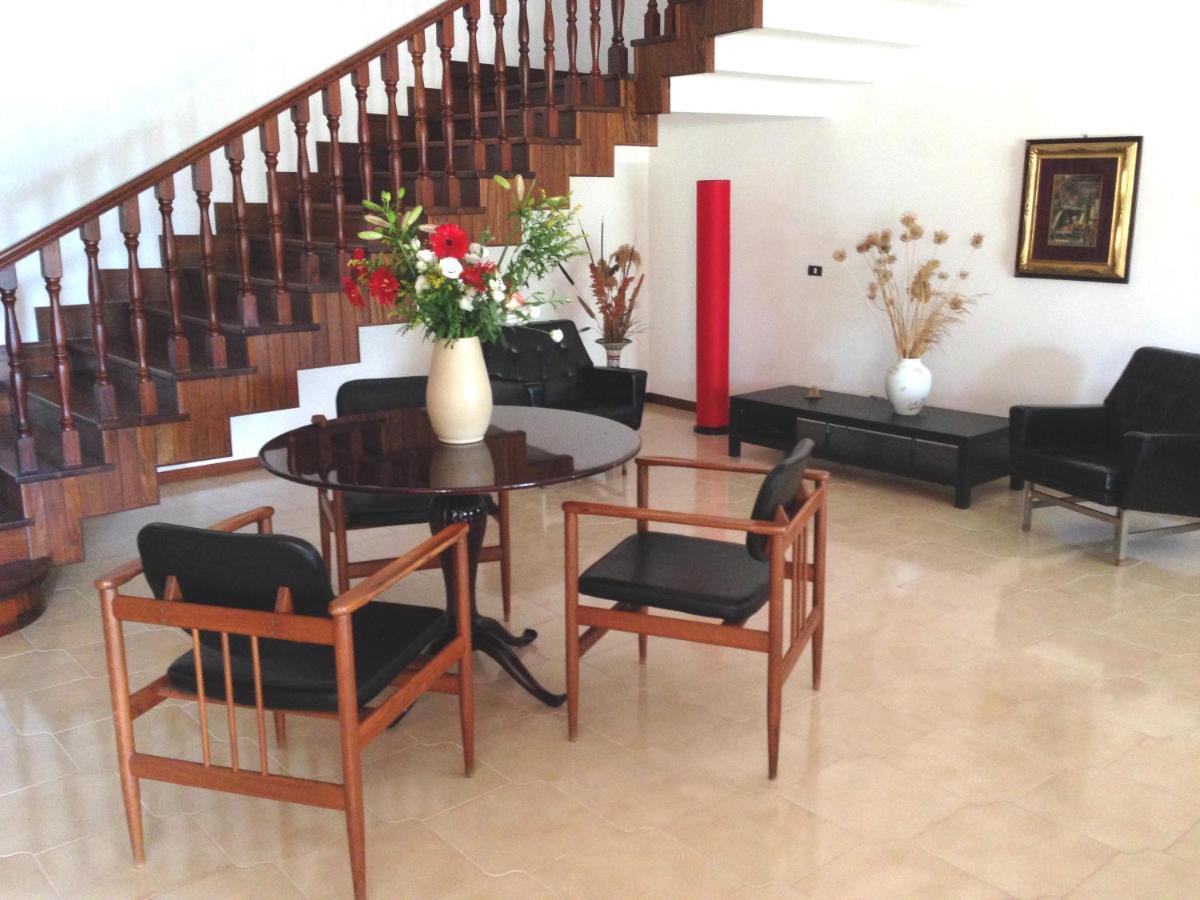 B&B Hollywood Olivadi ภายนอก รูปภาพ